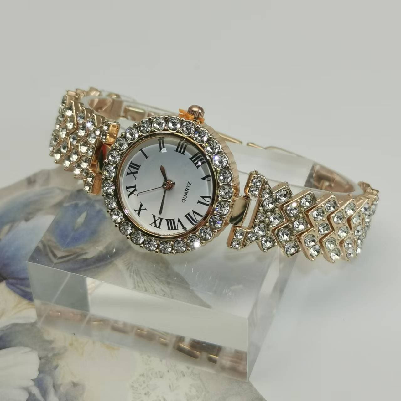 Pulseira de relógio de quartzo com céu estrelado cravejada de diamantes, versátil e elegante para mulheres. 5