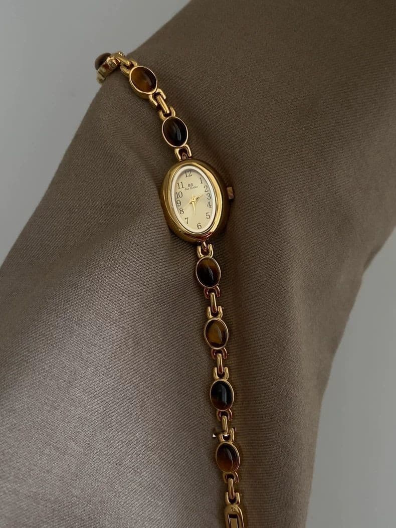 Relógio feminino criativo com estilo vintage. 2