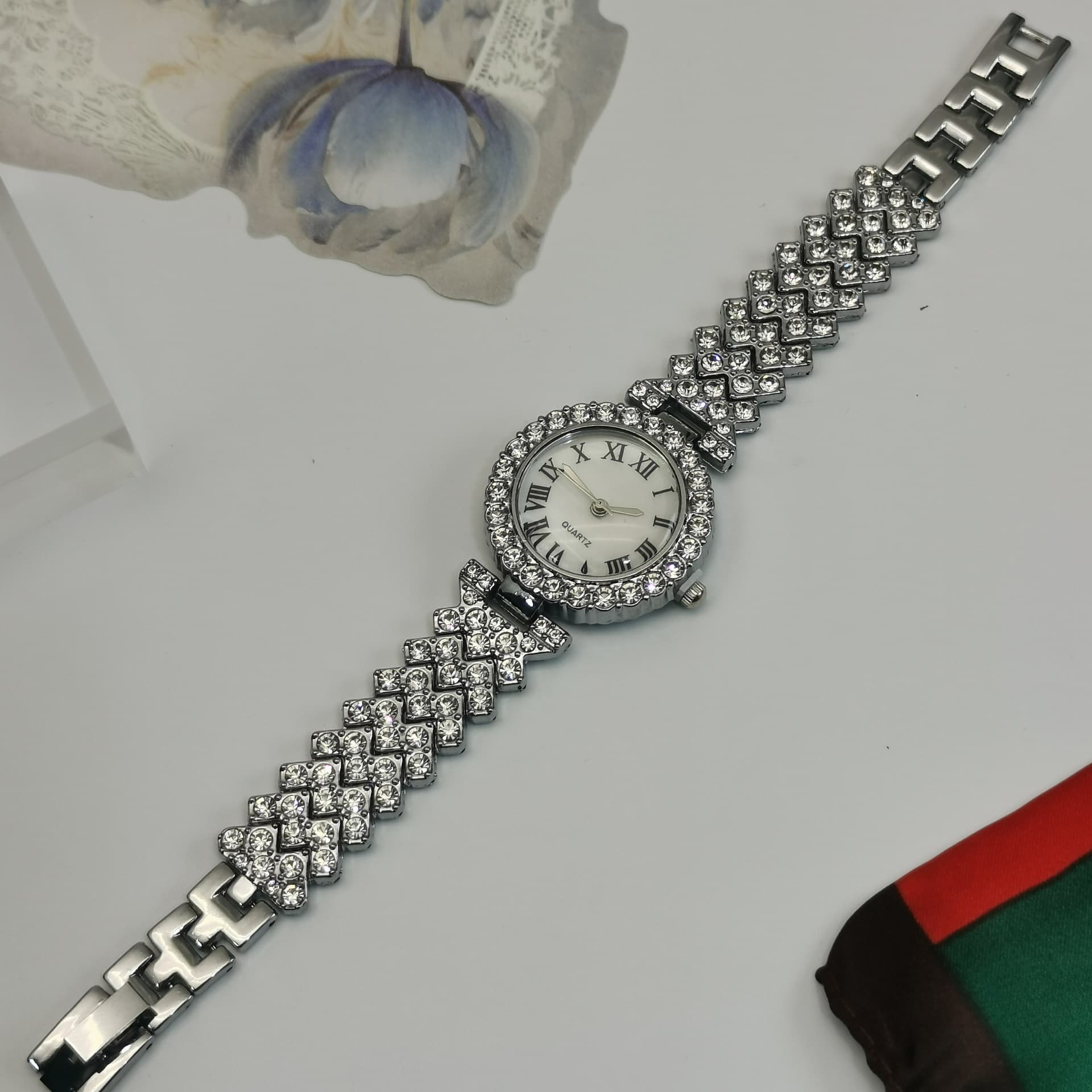 Pulseira de relógio de quartzo com céu estrelado cravejada de diamantes, versátil e elegante para mulheres. 4