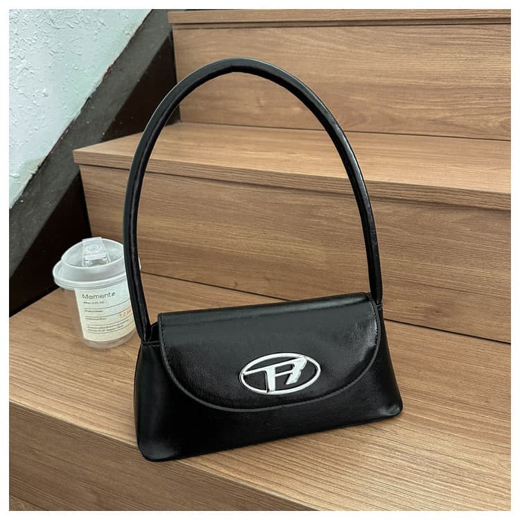 Nova bolsa feminina de PU da moda, para usar no ombro ou debaixo do braço. 4