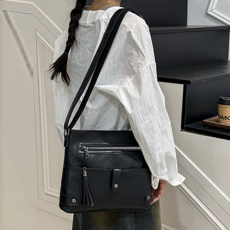 Bolsa com acessórios de franjas para mulheres 8