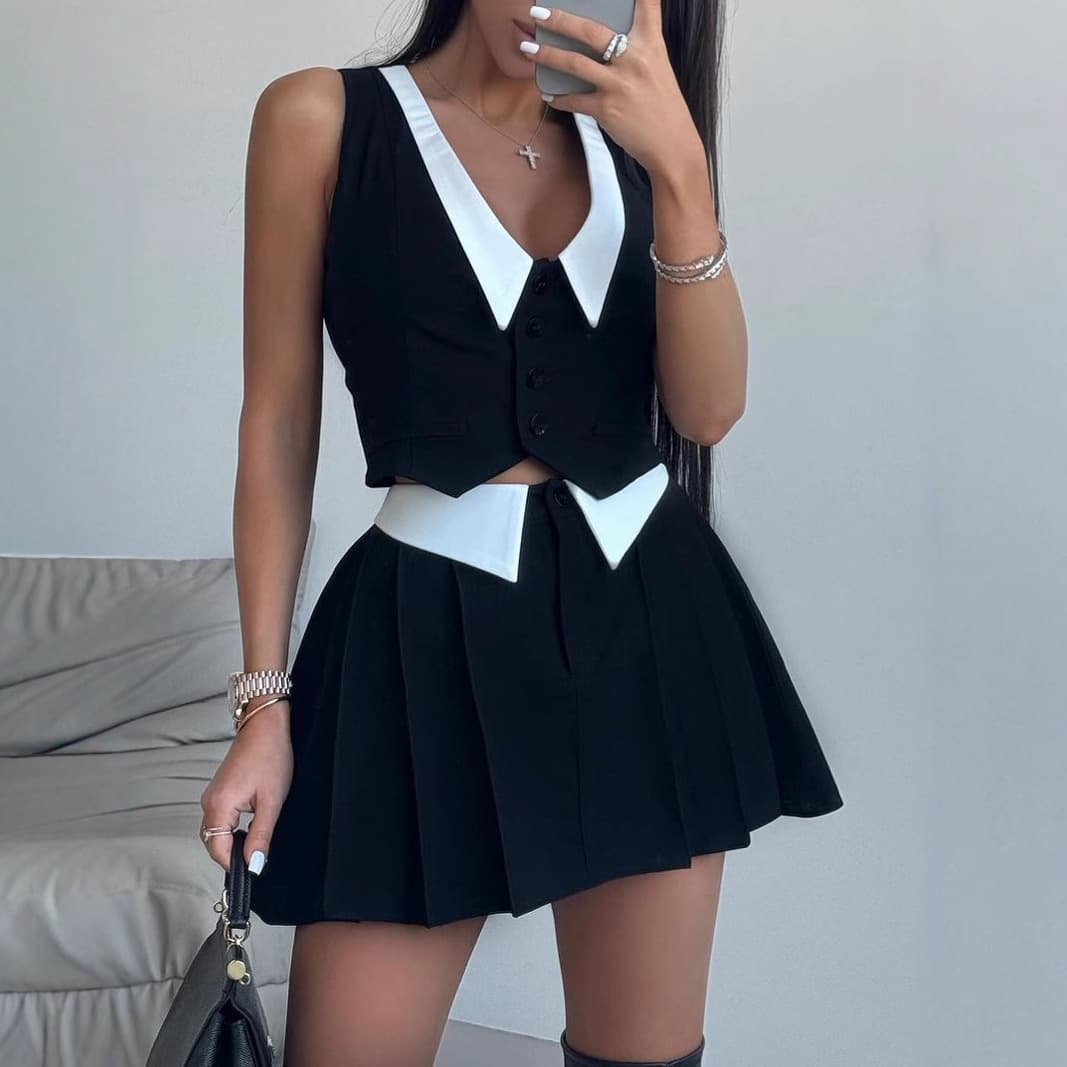 Colete com botões, blusa sem mangas e minissaia 4