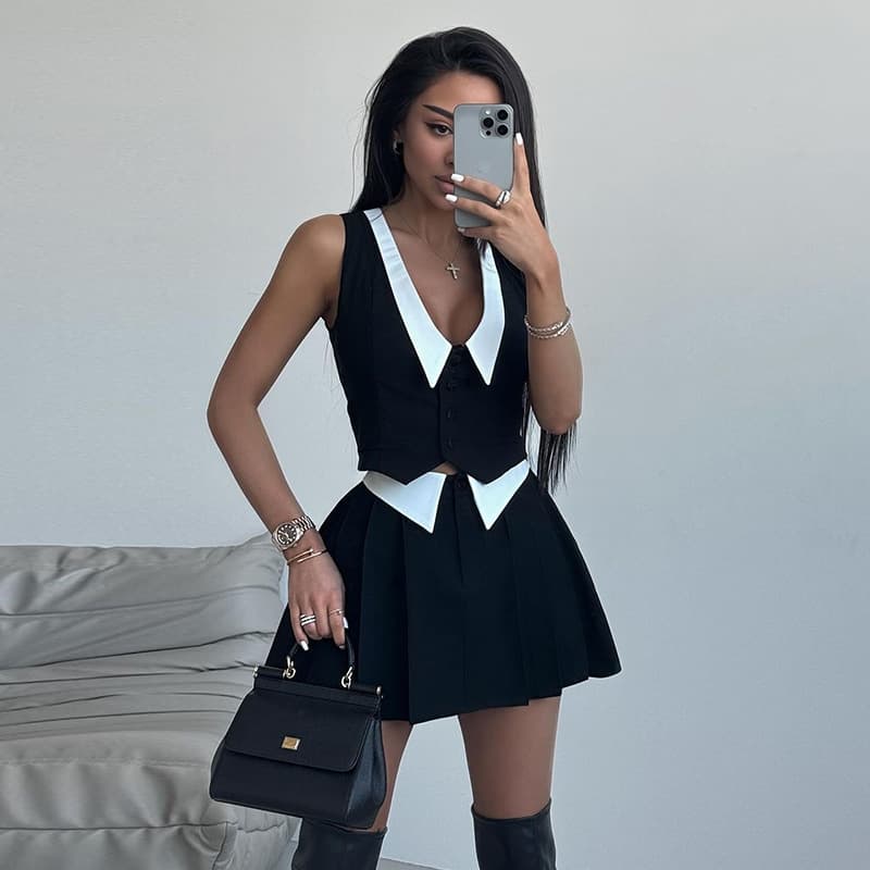 Colete com botões, blusa sem mangas e minissaia 3