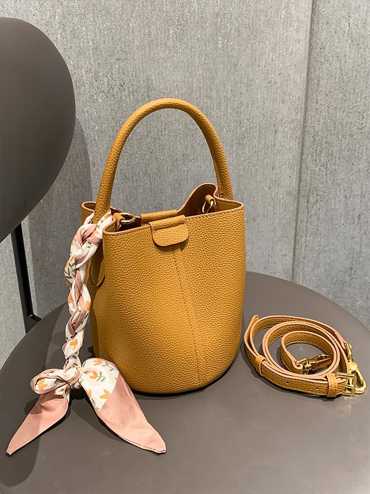 Bolsa feminina moderna, simples e com personalidade. 4