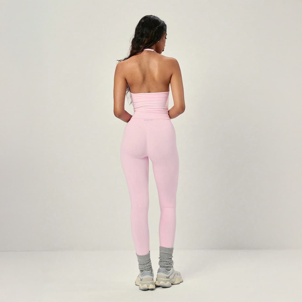 Regata versátil com decote halter para mulheres 6