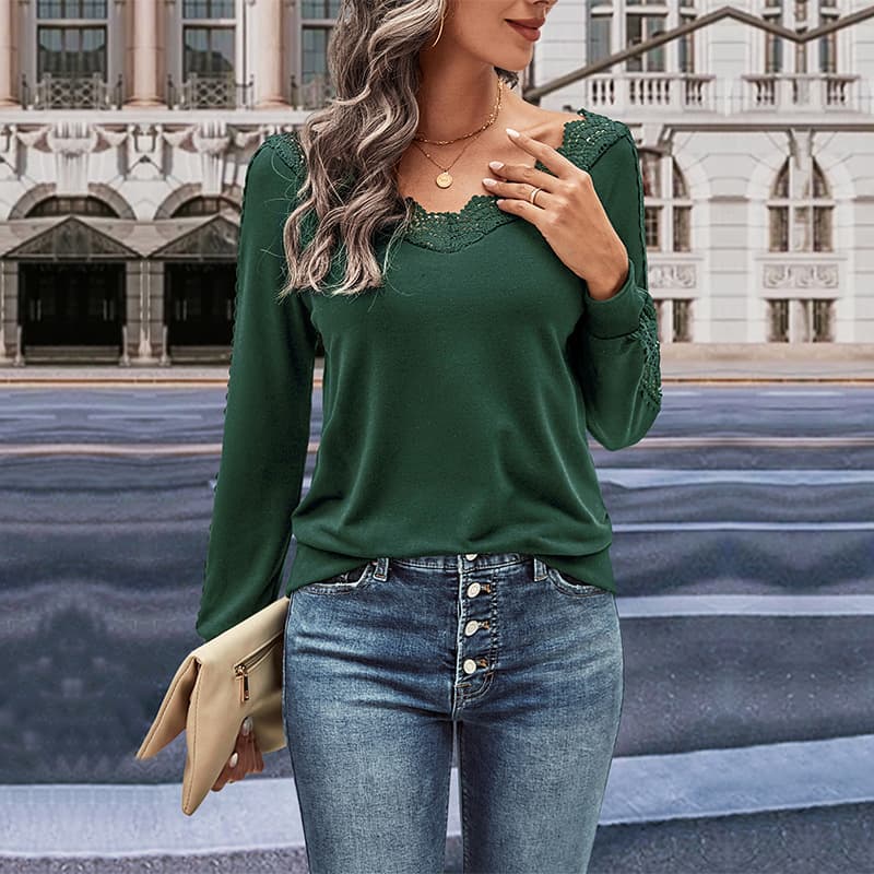 Blusa com detalhes em renda.