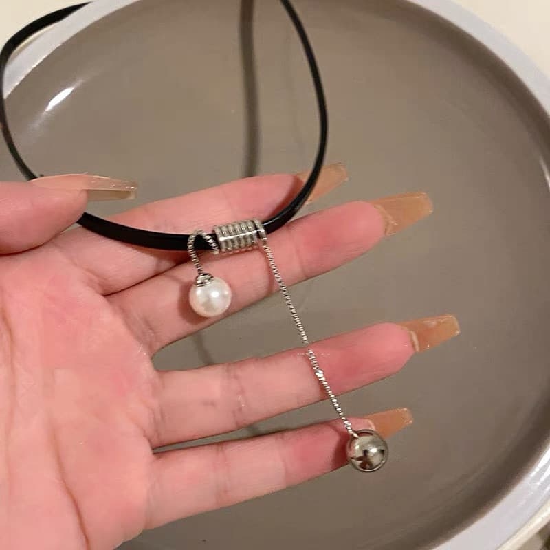 Colar feminino de couro com pingente de pérolas 5